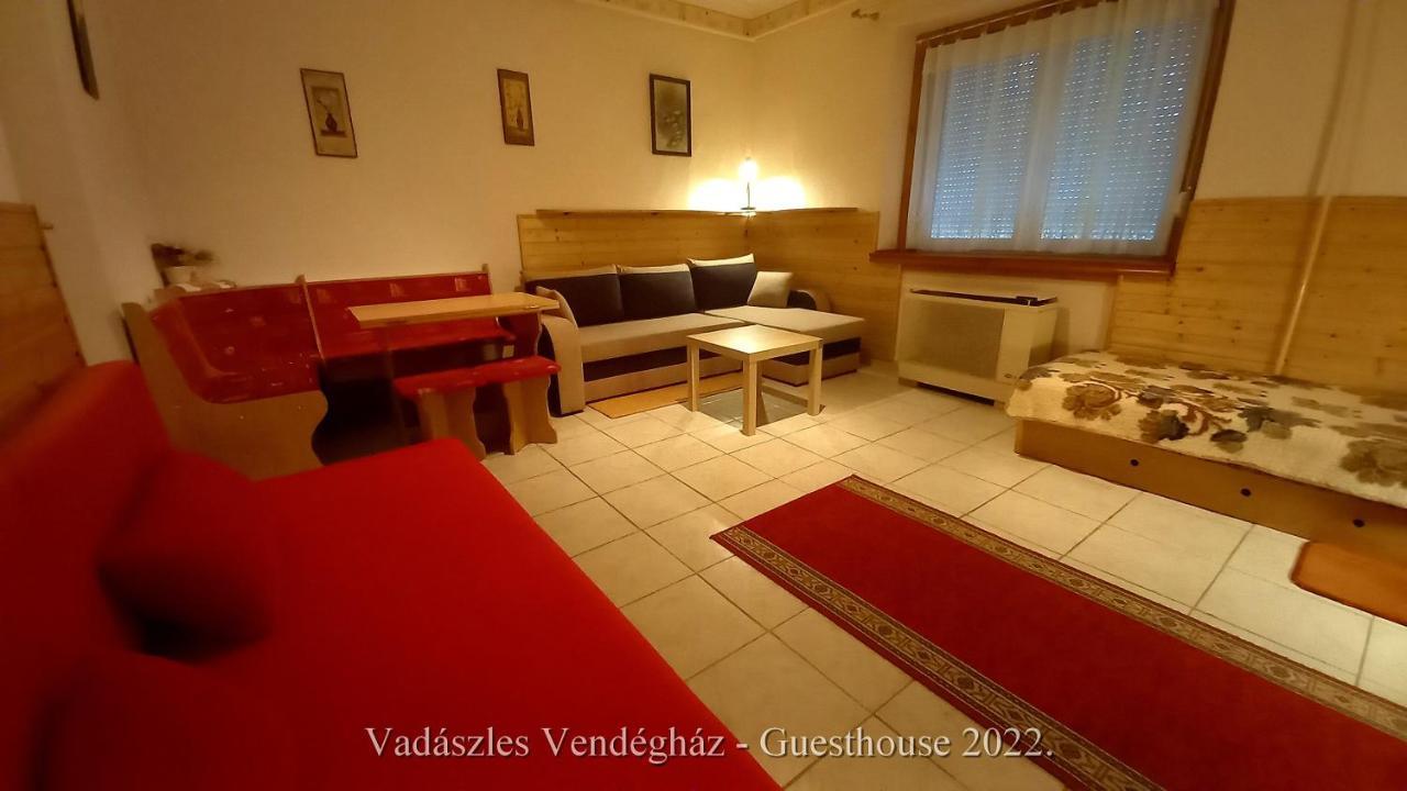 Vadaszles Vendeghaz * Bukkszentmarton